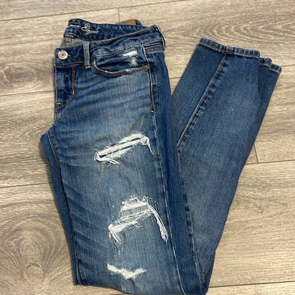 Size 6 skinny jeans distressed - Picture 2 of 3